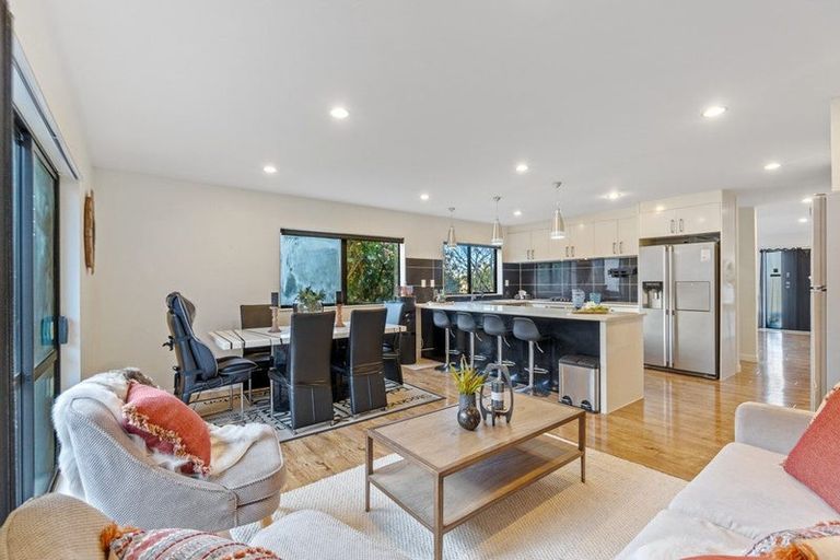 Photo of property in 78 Keri Vista Rise, Papakura, 2110