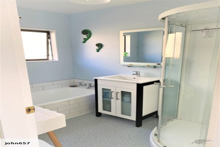 Photo of property in 37f2 Bould Street, Johnsonville, Wellington, 6037