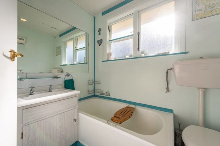 Photo of property in 52 Raukawa Street, Strathmore Park, Wellington, 6022