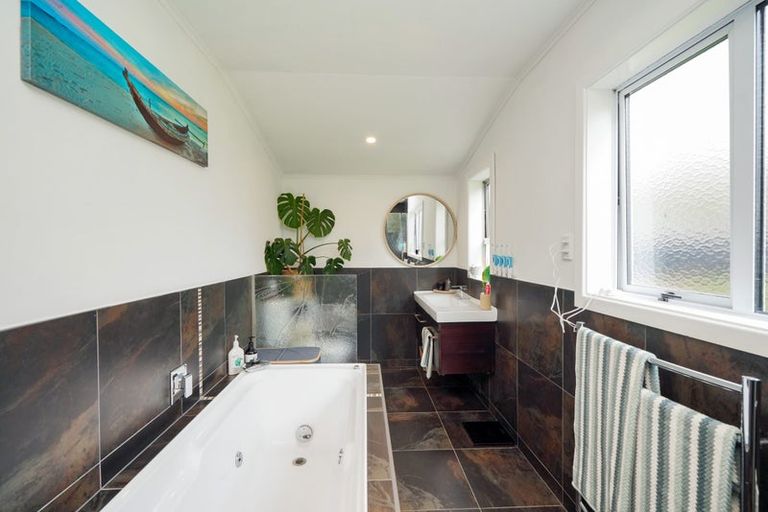 Photo of property in 70 Pomona Road East, Makarewa, Invercargill, 9876