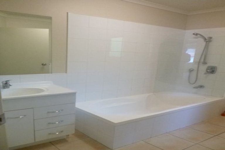 Photo of property in 22 Catrina Avenue, Birkenhead, Auckland, 0626