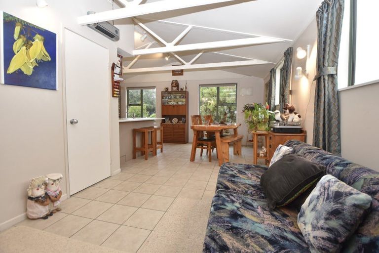 Photo of property in 6 Kupe Drive, Carterton, 5713