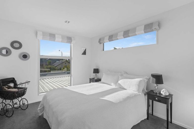 Photo of property in 31 Linkwater Way, Parklands, Christchurch, 8083