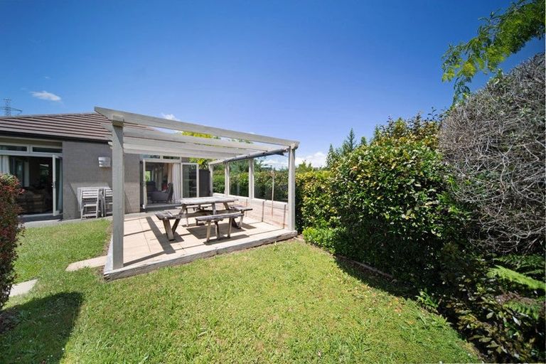 Photo of property in 14 Pescara Point, Karaka, Papakura, 2113