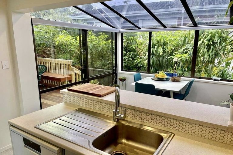 Photo of property in 2/2 Northwick Place, Hillcrest, Auckland, 0627