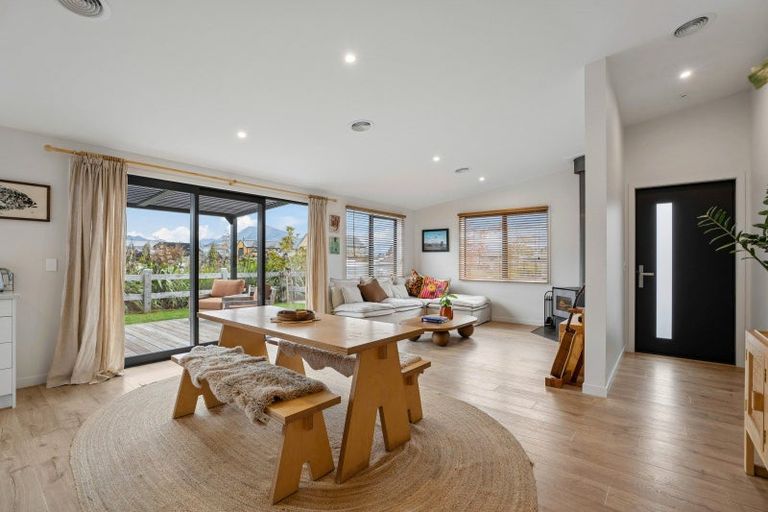 Photo of property in 3 Mount Prospect Lane, Wanaka, 9305