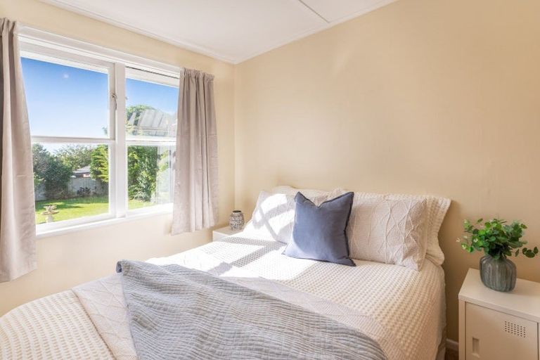 Photo of property in 6 Kaitawa Crescent, Paraparaumu, 5032
