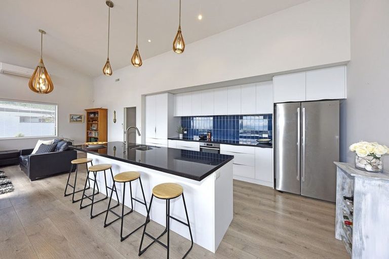 Photo of property in 3 Stoneyridge Close, Mount Pleasant, Christchurch, 8081