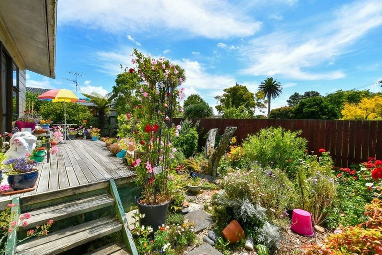 Photo of property in 94 Roberts Road, Te Atatu South, Auckland, 0610
