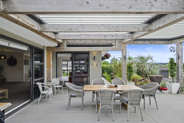 Photo of property in 32 Lough Bourne Drive, Pukekohe, 2120