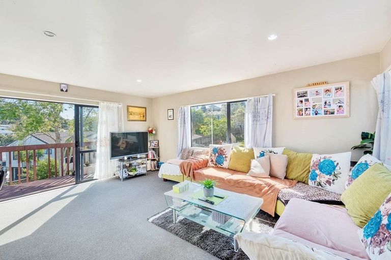 Photo of property in 11 Loughanure Place, Massey, Auckland, 0614
