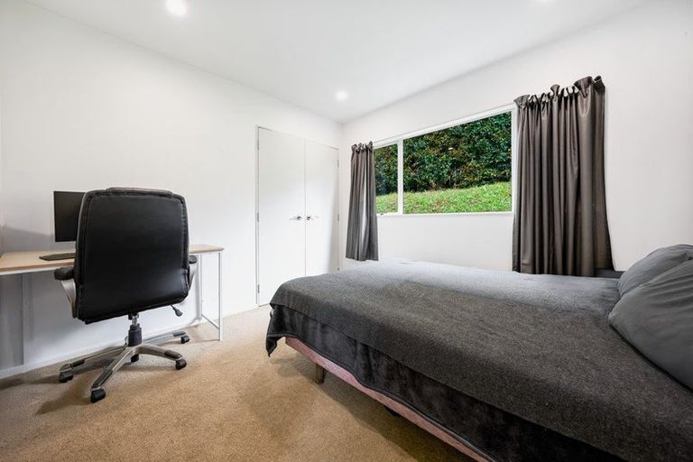 Photo of property in 1a Highgrove Lane, Totara Vale, Auckland, 0632