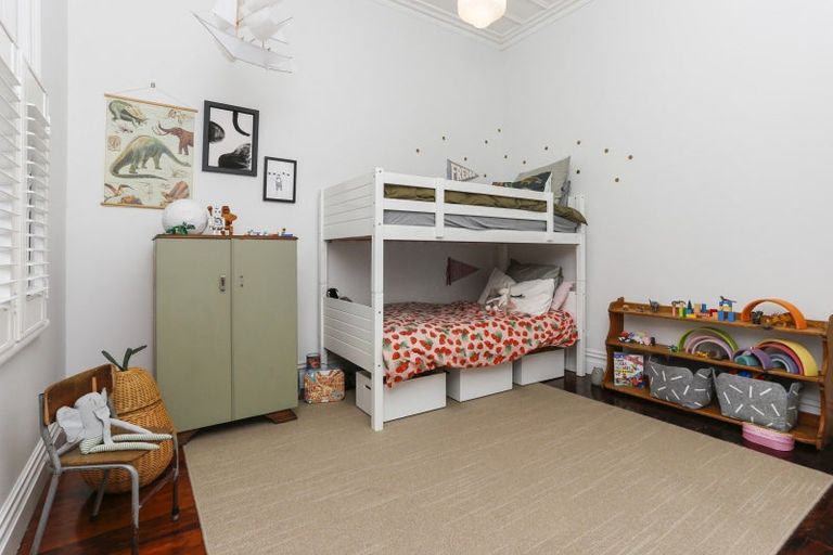Photo of property in 2 Kawerau Avenue, Devonport, Auckland, 0624