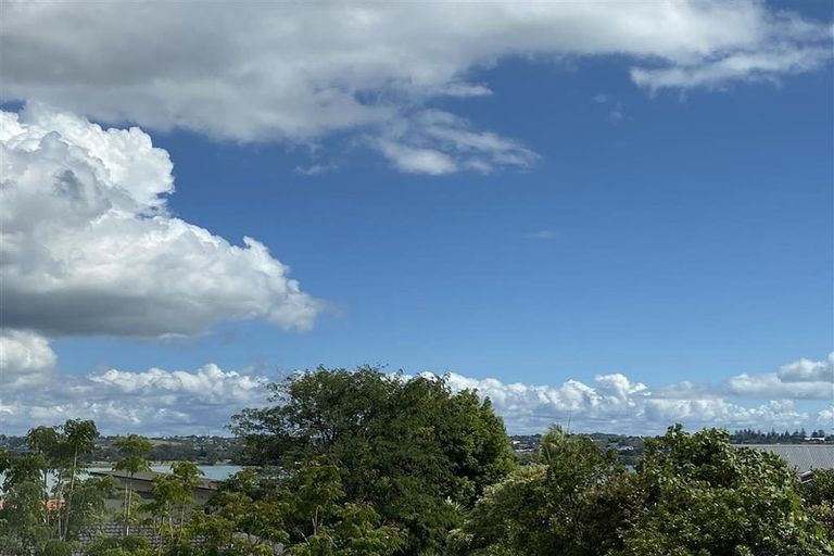 Photo of property in 16a Venus Place, Half Moon Bay, Auckland, 2012