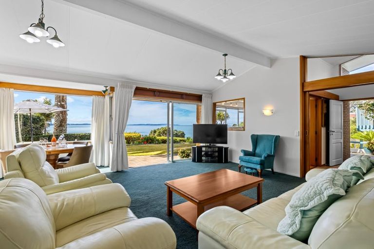 Photo of property in 30 Upper Chelverton Drive, Red Beach, 0932