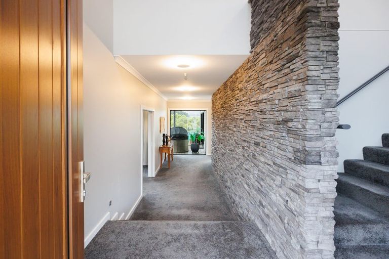 Photo of property in 10 Coutts Way, Fitzherbert, Palmerston North, 4410