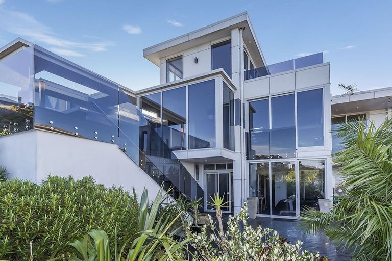 Photo of property in 56 Tamworth Crescent, Newlands, Wellington, 6037