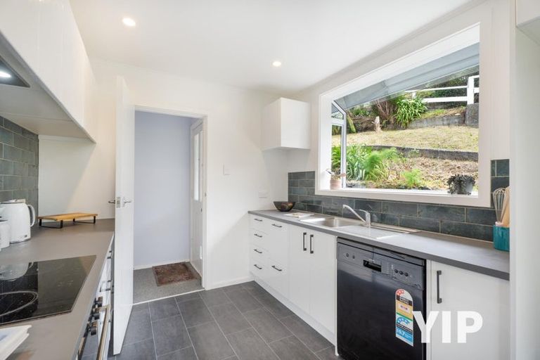 Photo of property in 133 Ruskin Road, Newlands, Wellington, 6037