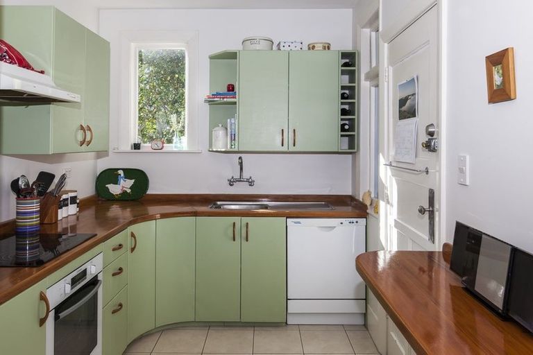 Photo of property in 104 Edward Avenue, Edgeware, Christchurch, 8013