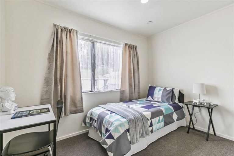 Photo of property in 29 Loughanure Place, Massey, Auckland, 0614