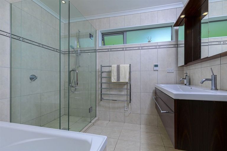 Photo of property in 1/40 Beulah Avenue, Rothesay Bay, Auckland, 0630