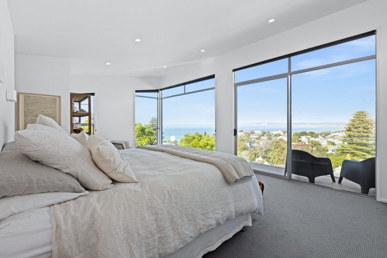 Photo of property in 2 Cobden Road, Bluff Hill, Napier, 4110