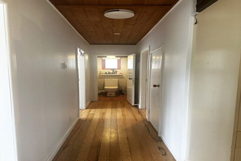 Photo of property in 802 West Coast Road, Oratia, Auckland, 0604