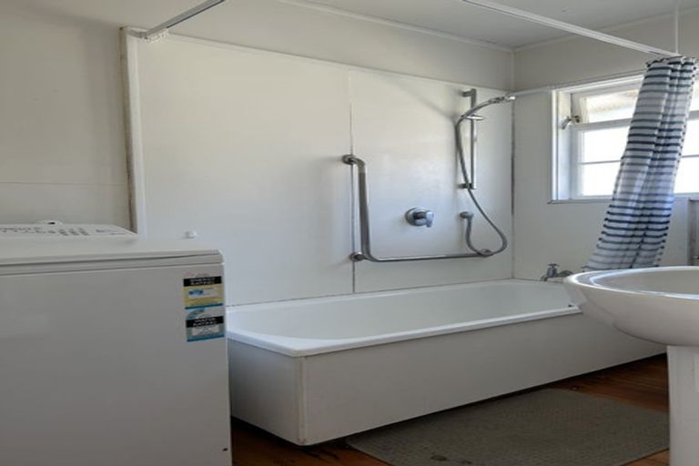 Photo of property in 1 Thurleigh Grove, Karori, Wellington, 6012