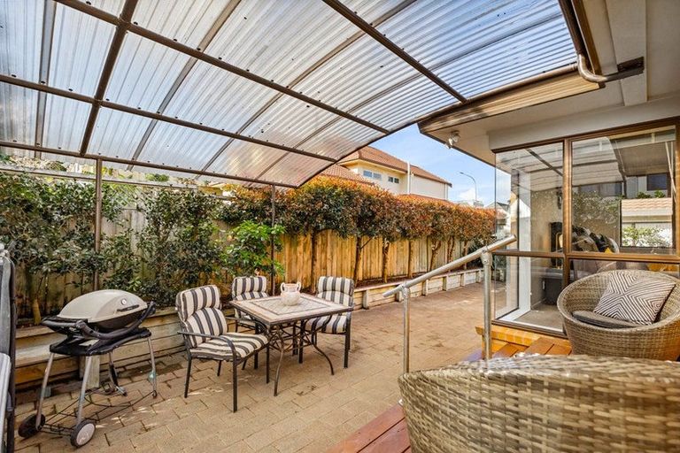 Photo of property in 2/1 Bluefin Way, West Harbour, Auckland, 0618