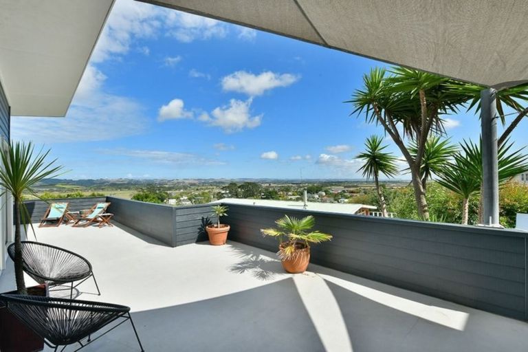 Photo of property in 77 Garfield Road, Helensville, 0800