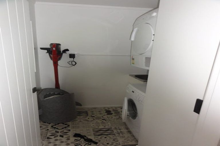 Photo of property in 2 Otonga Way, Churton Park, Wellington, 6037