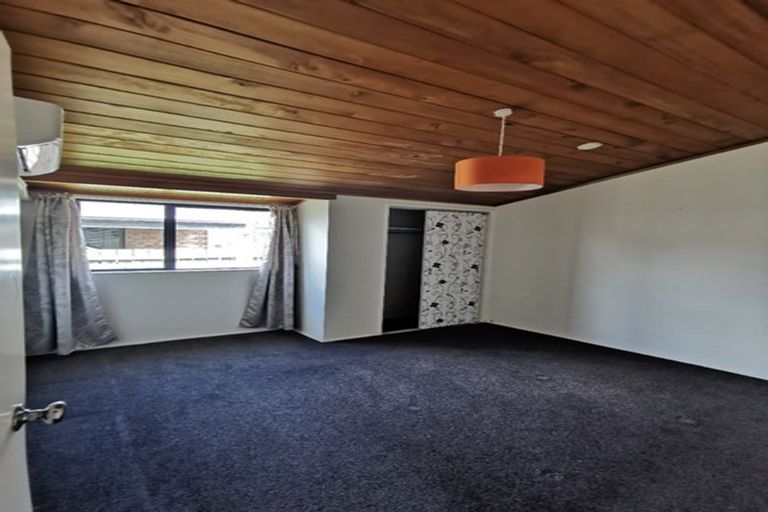 Photo of property in 108e Colwill Road, Massey, Auckland, 0614