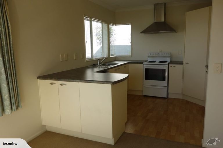 Photo of property in 6b Kinapori Terrace, Newlands, Wellington, 6037