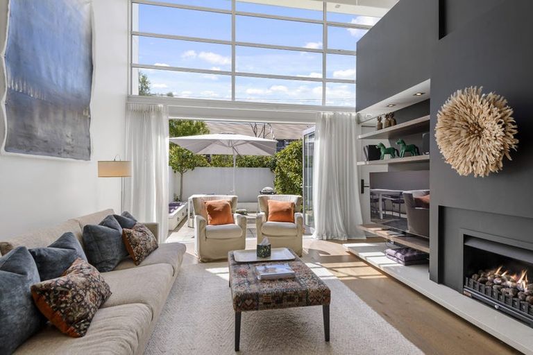 Photo of property in 12 Holly Road, St Albans, Christchurch, 8014