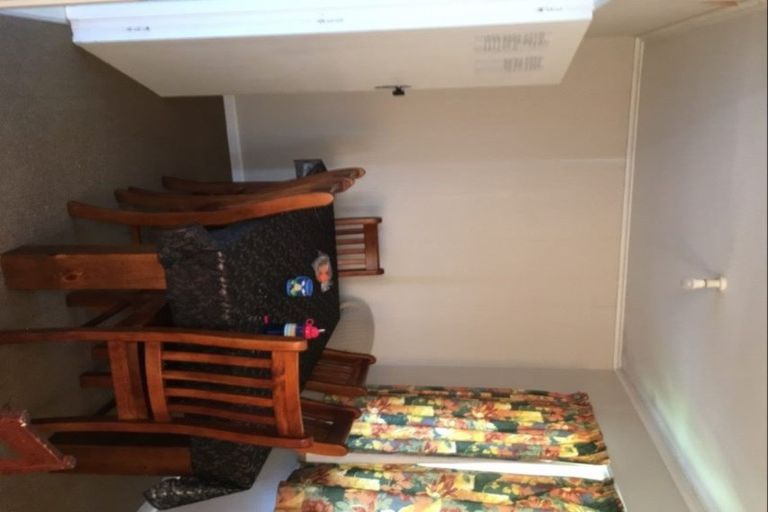 Photo of property in 52 Hutchinson Avenue, New Lynn, Auckland, 0600