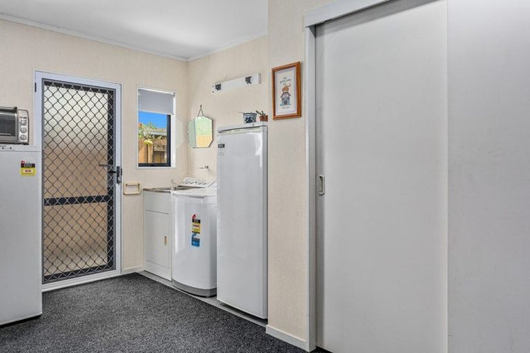 Photo of property in 21 Edgewater Grove, Whakatane, 3120