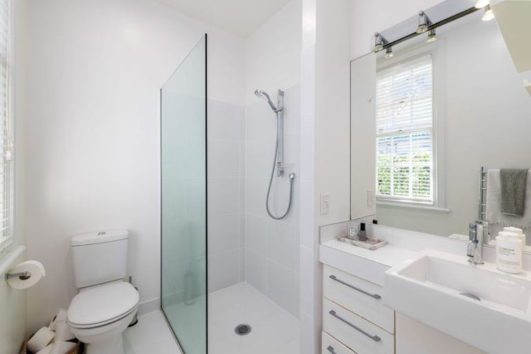 Photo of property in 33 Hawkesbury Avenue, St Albans, Christchurch, 8014