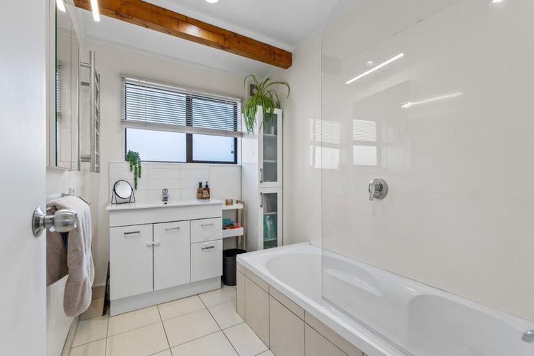 Photo of property in 29 Tirimoana Road, Te Atatu South, Auckland, 0602