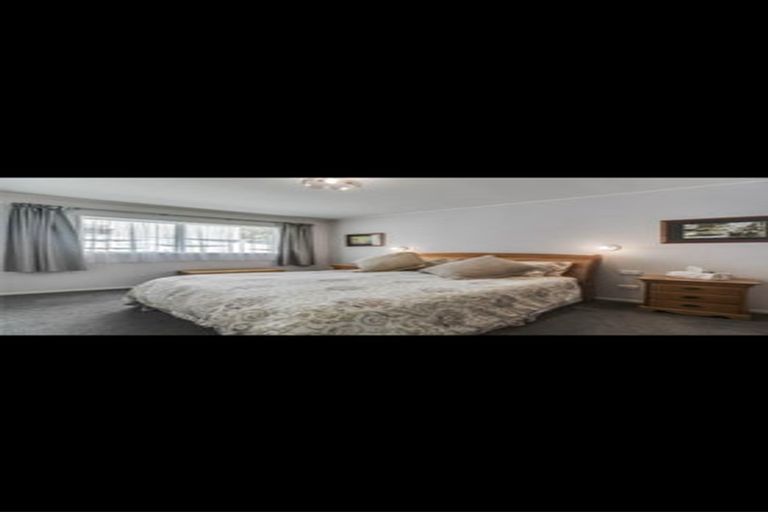 Photo of property in 30 Saddleback Rise, Murrays Bay, Auckland, 0630