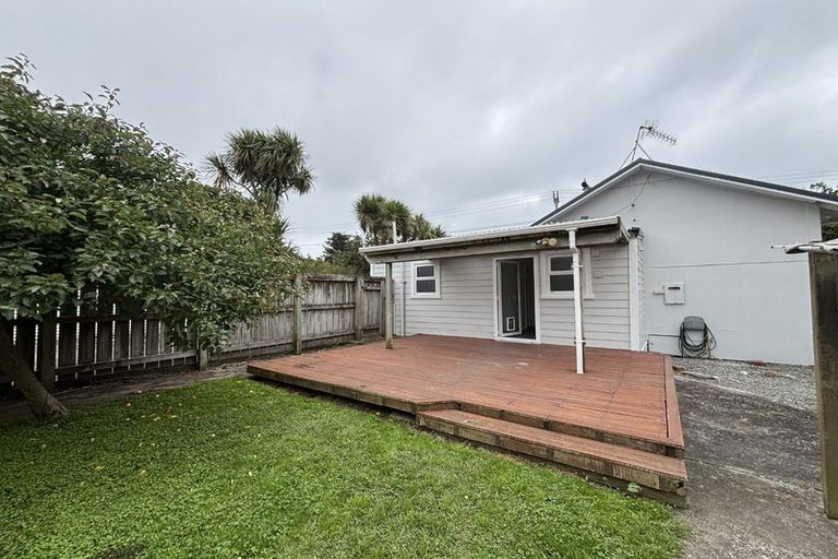 Photo of property in 2 Te Pari Pari Road, Pukerua Bay, 5026