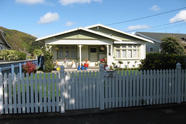 Photo of property in 28 Saint Ronans Avenue, Waterloo, Lower Hutt, 5011