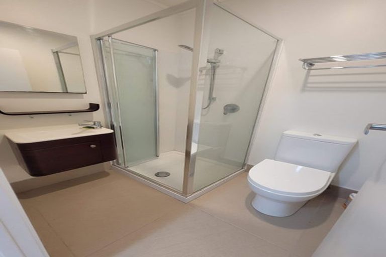 Photo of property in 2/24 Kentigern Close, Pakuranga, Auckland, 2010