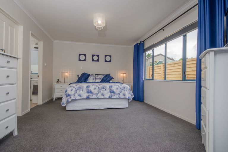 Photo of property in 14 Cellarmans Street, Te Atatu Peninsula, Auckland, 0610