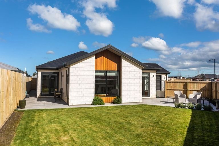 Photo of property in 7 Loch Tanna Way, Broomfield, Christchurch, 8042