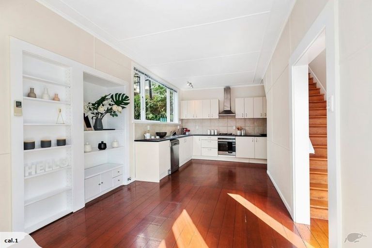 Photo of property in 39 Karepa Street, Brooklyn, Wellington, 6021