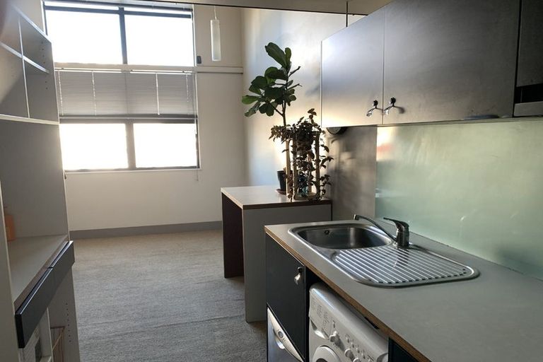 Photo of property in Urbane Apartments, 37/29 Webb Street, Mount Cook, Wellington, 6011