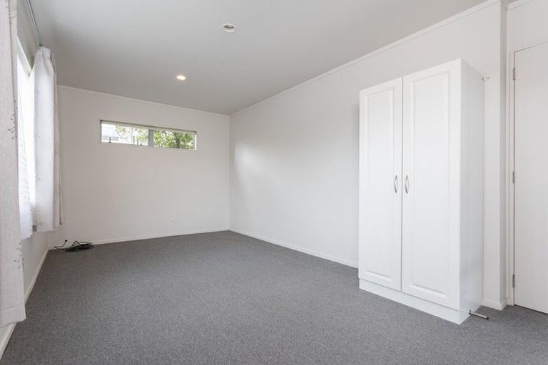 Photo of property in 18 Totaravale Drive, Totara Vale, Auckland, 0629
