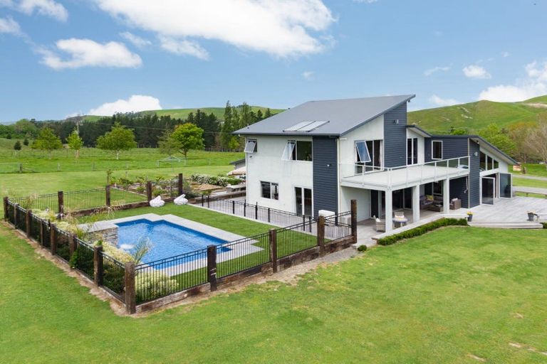 Photo of property in 180a Tikokino Road, Waipawa, 4273