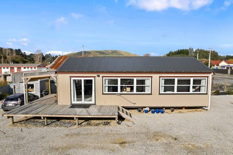 Photo of property in 18 Tiverton Street, Palmerston, 9430