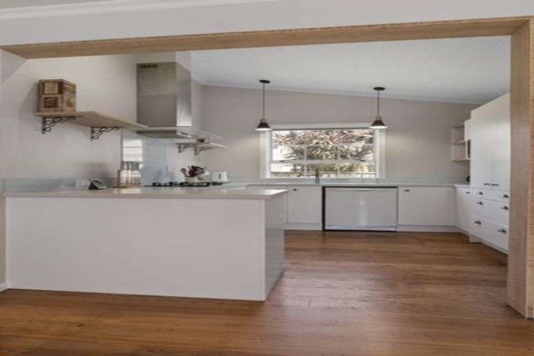 Photo of property in 162 Tukapa Street, Westown, New Plymouth, 4310